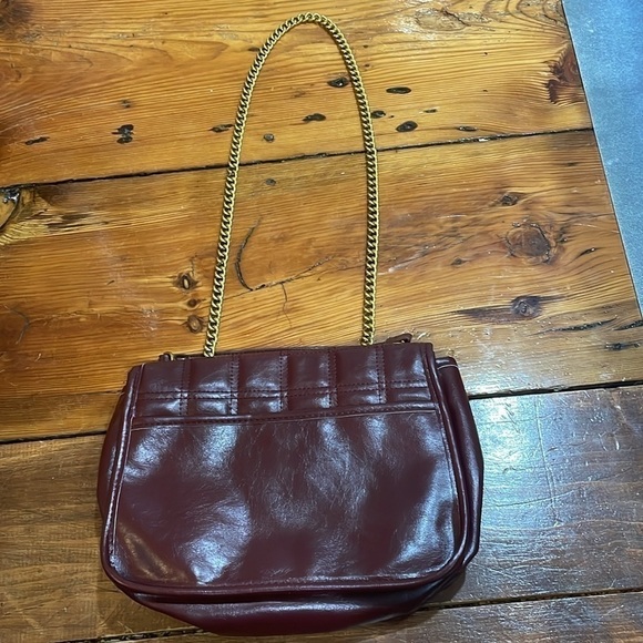 Urban Revivo maroon and gold quilted maroon bag - Picture 2 of 8